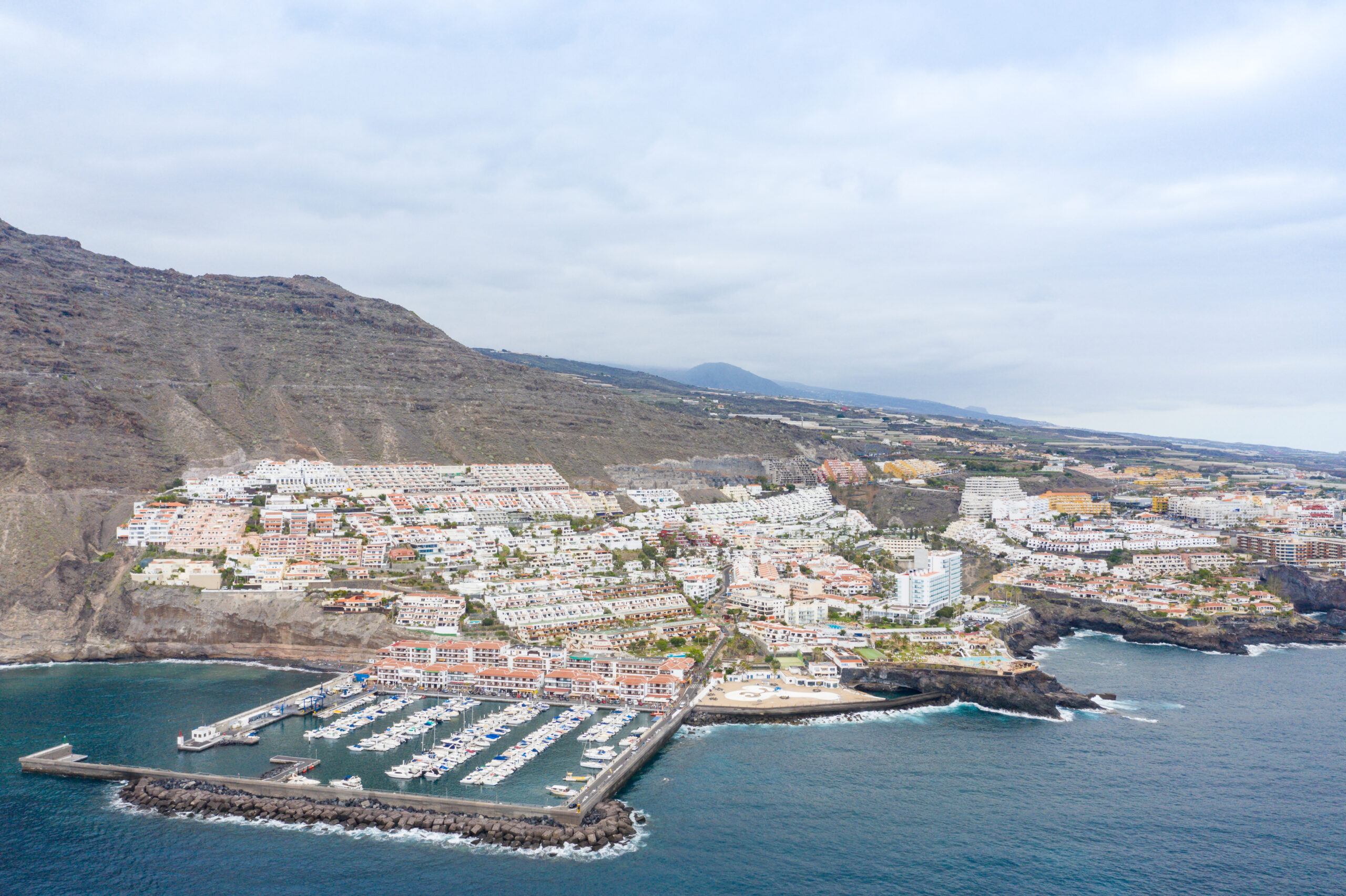 On the water without a licence: kayaks, paddleboards and boats from Los Gigantes