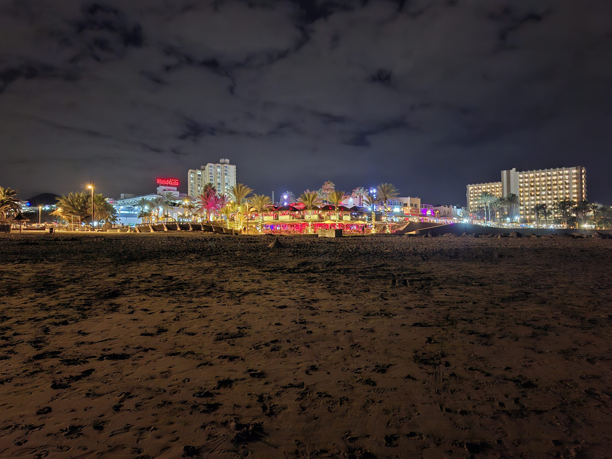 Nights out: bars, clubs and late music from Los Gigantes