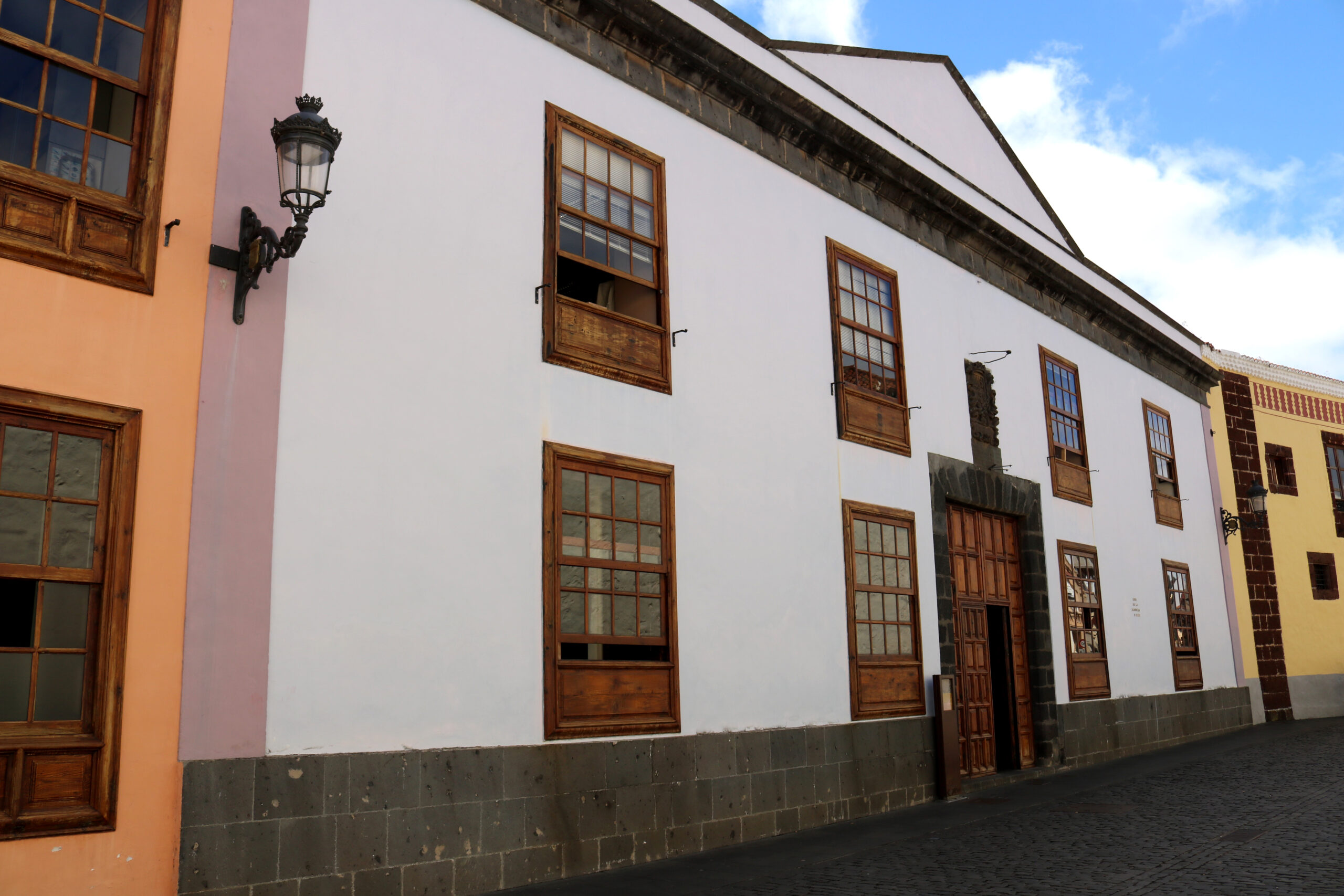 Reading old stones: the architecture and monuments of Tenerife’s north